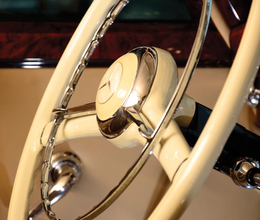  Mercedes-Benz 300 Sliding-Roof Limousine 1952 года  (фото 6 из 17)
